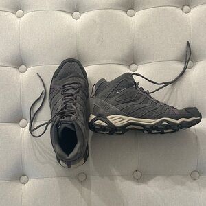 Columbia Gray and Purple Hiking Shoes